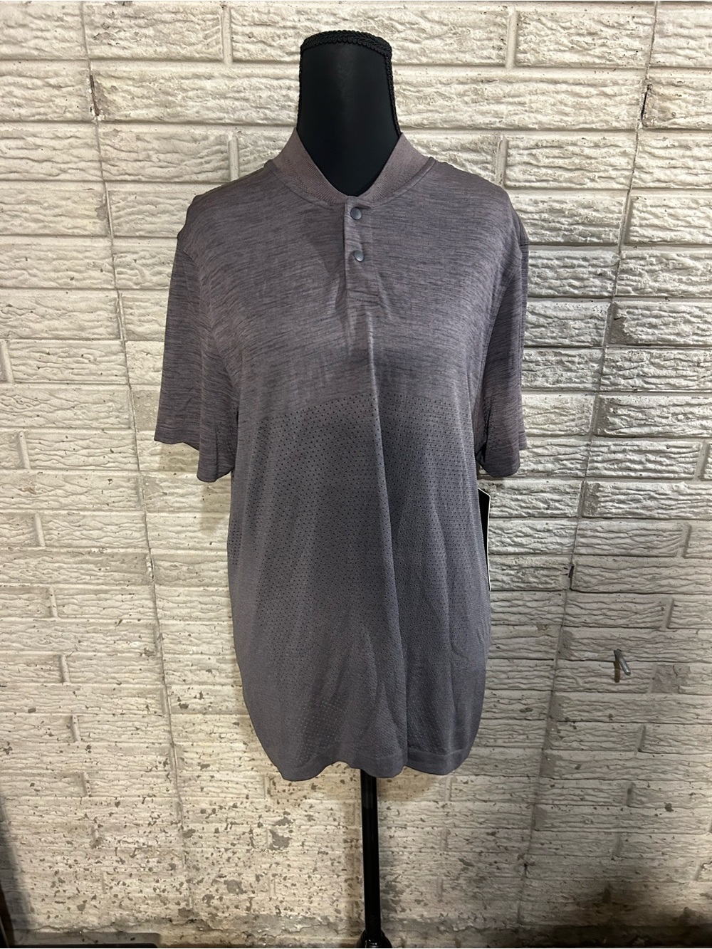 NWT Lululemon Metal Vent Breathe Polo
Graphite Grey / Lunar Rock Size Large